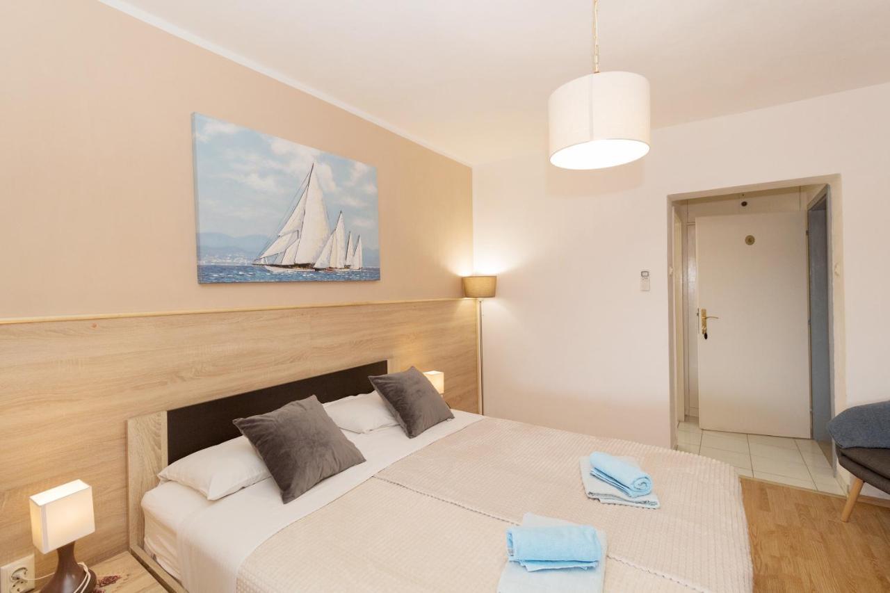 Rooms And Apartments Palma B&B Medulin Exterior foto