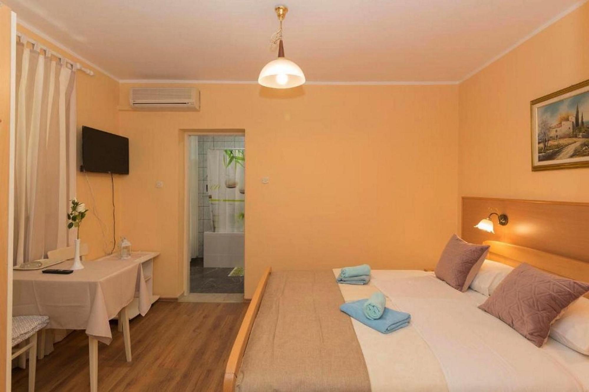 Rooms And Apartments Palma B&B Medulin Exterior foto